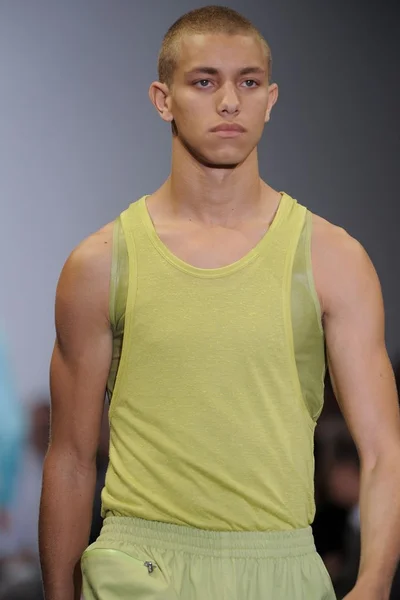 Look 15